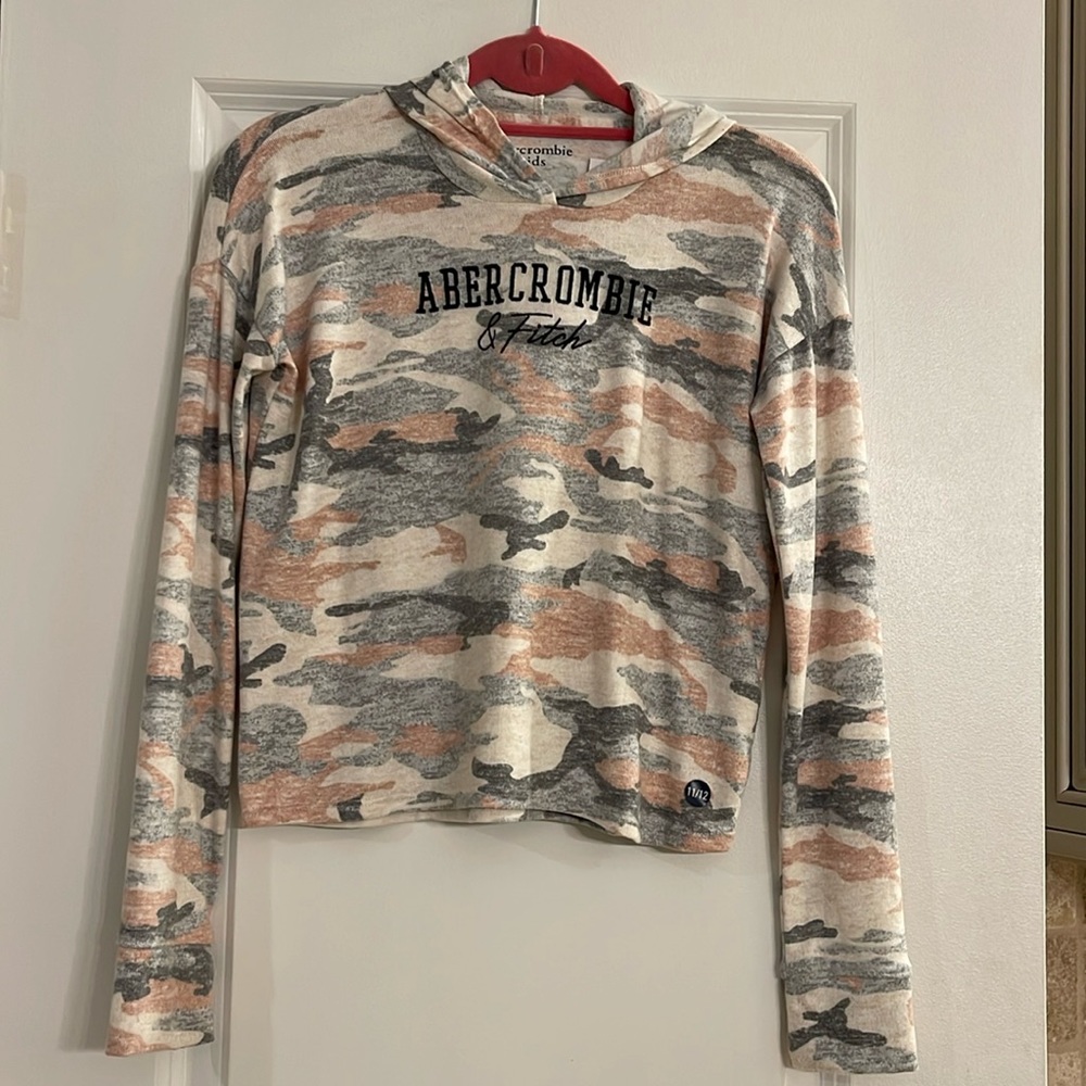 Abercrombie girls long sleeve camo shirt hoodie pink/gray/cream brand new 11/12
